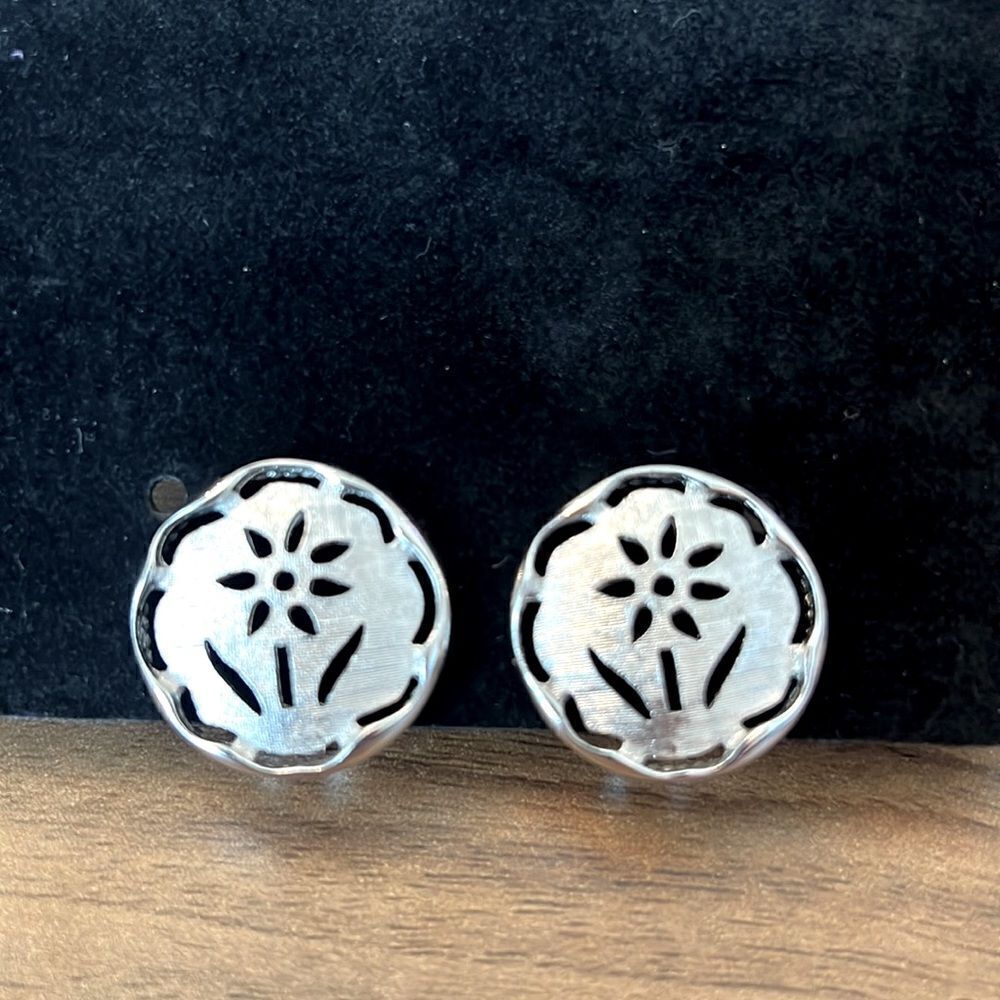 Vintage Sarah Coventry Floral Cut Out Clip Earrings